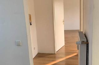 Wohnung kaufen in 47169 Duisburg, Duisburg - Sanierte zwei 2,5 Zimmer Wohnung mit Terrasse