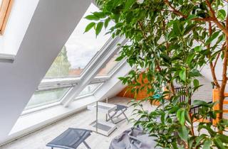 Wohnung kaufen in 13055 Berlin, Berlin - Wohnen über den Dächern - Großzügiges Dachgeschoss mit zwei Balkonen & Sauna