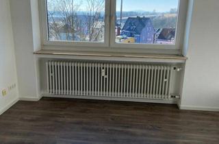 Wohnung kaufen in 95100 Selb, Ideal für Singles oder Paare: Gemütliche 2-Zimmer-Wohnung (ca. 59,42 m², 4. OG) mit sonniger Loggia in Selb-Plößberg