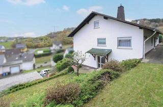 Haus kaufen in 35719 Angelburg, Angelburg - ZFH mit Wertsteigerungs- und Ausbaupotenzial in naturnaher Lage zur flexiblen Nutzung