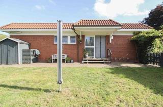 Haus kaufen in 21745 Hemmoor, Hemmoor - Ihr neues Zuhause: Charmanter Bungalow mit Traumgrundstück im Herzen von Hemmoor