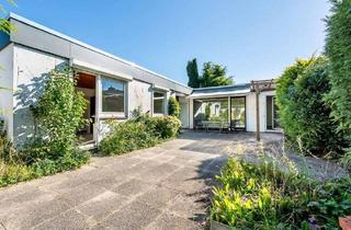Haus kaufen in 21465 Reinbek, Reinbek - Lichtdurchfluteter, barrierearmer Bungalow mit sonnigem Atriumgarten in begehrter Wohnlage