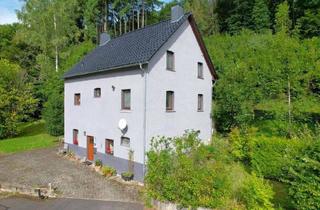 Haus kaufen in 54570 Mürlenbach, Mürlenbach - Geräumiges, freistehendes Wohnhaus mit Garten, Forellenteich und Garage in Mürlenbach