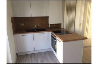 Wohnung kaufen in 86156 Augsburg, Augsburg - Charmante Altbauwohnung mit hohen Decken, Garten & Stellplatz