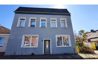 Haus kaufen in 25436 Uetersen, Uetersen - Zweifamilienhaus mit Potenzial in Uetersen - renovierungsbedürftig, mit Garten und Stellplätzen