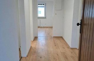 Wohnung kaufen in 71263 Weil der Stadt, Weil der Stadt - Top saniert: Bezugsfreie und provisionsfreie 2 ZKB mit Stellplatz