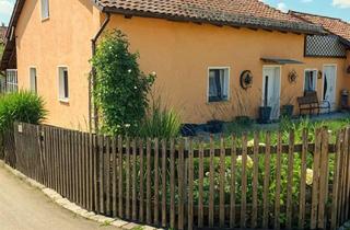 Anlageobjekt in 94436 Simbach, Simbach - Kompaktes Einfamilienhaus mit PV-Anlage und solider Vermietung