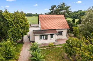 Einfamilienhaus kaufen in 14641 Wustermark, Wustermark / Priort - Charmantes Einfamilienhaus mit Potenzial auf Traumgrundstück direkt am Feld in sensationeller Lage