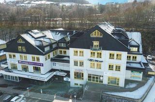 Gewerbeimmobilie mieten in Straße Der Einheit 55, 08340 Schwarzenberg, Ihre neues Büro mit Aufzug, Einbauküche und Kundenstellplätze!