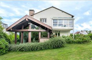 Einfamilienhaus kaufen in 61440 Oberursel, VON POLL - OBERURSEL: Großzügiges Familiendomizil mit Kaminlounge und Gartenidylle