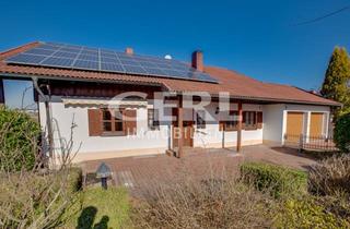 Haus kaufen in 94327 Bogen, Idyllisches Hanghaus mit Einliegerwohnung, PV-Anlage und Ausblick in Bogen