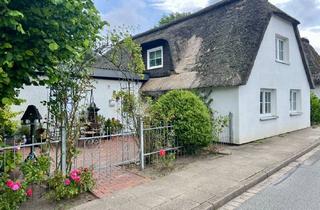 Einfamilienhaus kaufen in 25764 Süderdeich, Reetdachidylle in Nordseenähe – wohnen wie im Bilderbuch