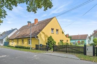 Doppelhaushälfte kaufen in 16775 Löwenberger Land, Doppelhaushälfte auf ca. 450 m² Grundstück in Neuhäsen - Handwerkerobjekt mit Ausbaumöglichkeiten
