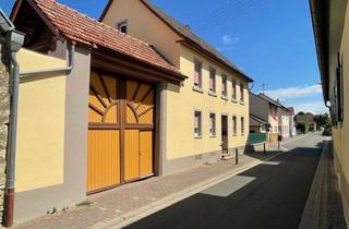 Bauernhaus kaufen in 67294 Gauersheim, EUPORA® Immobilien: Ehemaliger Bauernhof mit Hof, Scheuen und Garten in Gauersheim.