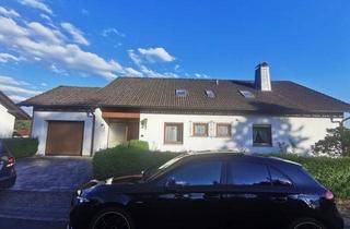 Haus kaufen in 37603 Holzminden, Viel Raum für Familie: Großzügiges Zweifamilienhaus mit Garten und Sauna in Silberborn