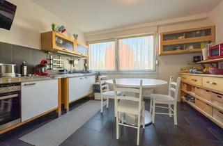 Wohnung kaufen in 48159 Münster, Ruhig gelegen und doch nah zur Innenstadt – Drei-Zimmer-Wohnung mit Balkon