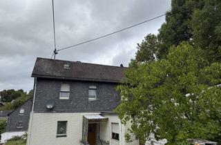 Haus kaufen in 56761 Müllenbach, Sanierungsbedürftiges Einfamilienwohnhaus in ruhiger Wohnlage der Gemeinde Müllenbach (Kreis Cochem-Zell)