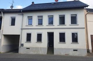 Haus kaufen in 53343 Wachtberg, Zweifamilienhaus mit großem Grundstück in zentraler Lage von Wachtberg-Adendorf
