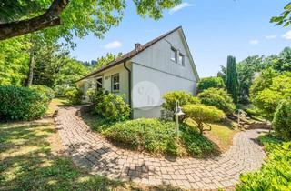 Einfamilienhaus kaufen in 79104 Freiburg, Freistehendes Einfamilienhaus mit ca. 825 qm Grundstück in ruhiger Lage - sanierungsbedürftig!