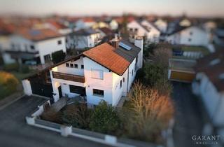 Einfamilienhaus kaufen in 85051 Ingolstadt, Familienhaus mit Kamin, Doppelgarage & Gartenidylle, flexibel nutzbar