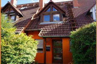 Haus kaufen in 77736 Zell, Zell am Harmersbach - Platz für Ideen: Reihenmittelhaus mit Garten und Garage in beliebter Wohnlage von Zell a. H.