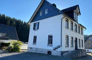 Villa kaufen in 57392 Schmallenberg, Schmallenberg - 3-Familienhaus in Schmallenberg-Gleidorf!