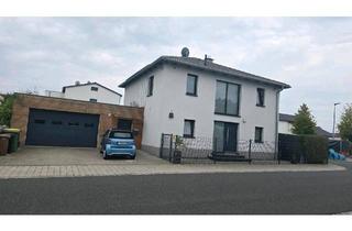 Einfamilienhaus kaufen in 90579 Langenzenn, Langenzenn - Einfamilienhaus mit direkten Zugang zur Garage und Pool