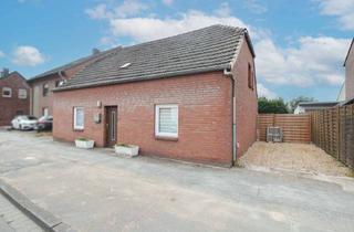 Einfamilienhaus kaufen in 47445 Moers, Haus sucht Handwerker: Freistehendes Einfamilienhaus mit Anbau und 2 Stellplätzen in Moers-Repelen