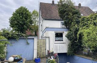 Doppelhaushälfte kaufen in 91438 Bad Windsheim, Bad Windsheim - Sanierungsbedürftige Doppelhaushälfte mit Garten und 2 Garagen!