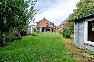 Haus kaufen in 25761 Büsum, nah am Meer: großes Wohnhaus mit Kaminzimmer, Garage & Garten