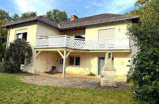 Haus kaufen in 34125 Kassel, Kassel - Seltene Gelegenheit: Großzügiges, freistehendes Ein-Zweifamilienhaus mit Balkon und Terrasse