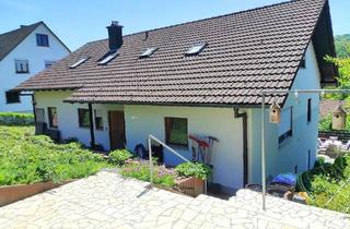 Wohnung kaufen in 74677 Dörzbach, Dörzbach - 3,5-Zimmer-Eigentumswohnung mit zwei Balkonen, Garage und Garten