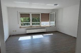Wohnung kaufen in 97318 Kitzingen, Kitzingen - Eigentumswohnung mit Stell- und Tiefgaragenstellplatz zum Kauf