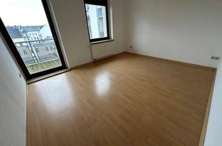 Wohnung mieten in 09130 Chemnitz, Balkon - 3.OG - WG-geeignet - nur Wohnzi. straßenseitig ausgerichtet**