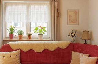 Wohnung kaufen in 86551 Aichach, Zukunft sichern – 50 % Eigentumsanteil an zwei charmanten Wohnungen am grünen Ortsrand von Aichach