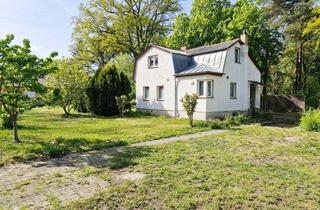 Lager kaufen in 14612 Falkensee, Baugrundstück mit Altbestand – individuelle Neubauoption in grüner Umgebung