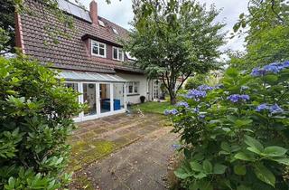 Haus kaufen in Auf Dem Pfahlt, 22359 Hamburg, Wohnanlage mit zwei Häusern in Volksdorf