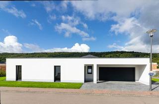 Einfamilienhaus kaufen in 54668 Echternacherbrück, Echternacherbrück - Bungalow mit Doppelgarage - barrierefrei und bezugsfrei!