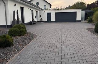 Haus kaufen in 38446 Wolfsburg, Wolfsburg - Moderner Bungalow mit Doppelgarage und großem Hof in Nordsteimke