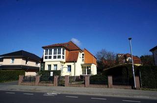 Einfamilienhaus kaufen in Bergfelder Straße 32, 16547 Birkenwerder, Birkenwerder - Ein Einfamilienhaus mit derzeitiger Arztpraxis, auch als Zweifamilienhaus nutzbar