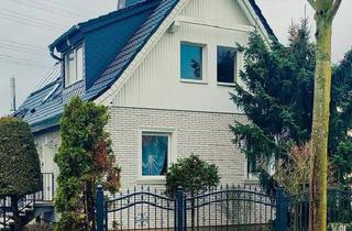 Einfamilienhaus kaufen in 16356 Ahrensfelde, Ahrensfelde - Haus Nähe S-Bahn und Naturschutzgebiet für Pendler mit Keller, Kamin, Pool