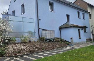 Haus kaufen in 95176 Konradsreuth, Konradsreuth - Zweifamilienhaus mit großem Grundstück in Konradsreuth