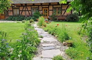 Haus kaufen in 23560 Lübeck, Lübeck - Reetgedecktes Fachwerkhaus - naturnah leben, schnell in der Stadt