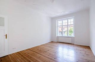 Wohnung kaufen in 12347 Berlin, Berlin - Stilvolle 2-Zimmer-Altbauwohnung in denkmalgeschütztem Gebäude