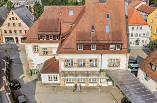 Wohnung kaufen in 91154 Roth, Exklusive, denkmalgeschützte Maisonette-Dachgeschosswohnung mit 5 Zimmern im Herzen von Roth