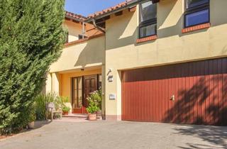 Einfamilienhaus kaufen in 97464 Niederwerrn, Mediteranes Wohnen in entspannter Atmosphäre mit Komfort und Stil - EFH mit 2x ELW in Niederwerrn -