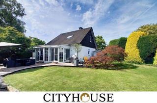 Einfamilienhaus kaufen in 51491 Overath, CITYHOUSE: Freistehendes Einfamilienhaus mit Traumgarten, Wintergarten, Kamin, Sauna und Garage