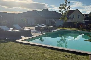 Haus kaufen in 53577 Neustadt, Neustadt (Wied) - Bungalow, Pool, Traumgarten und Einliegerwohnung - Provisionsfrei