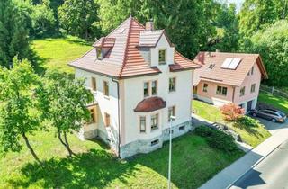 Wohnung kaufen in 98646 Hildburghausen, Herrschaftliche Villa auf großem Grundstück mit Nebengebäude!