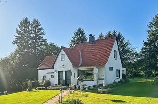 Haus kaufen in 23617 Stockelsdorf, Charmantes Zweifamilienhaus mit Potential in Stockelsdorf/Curau